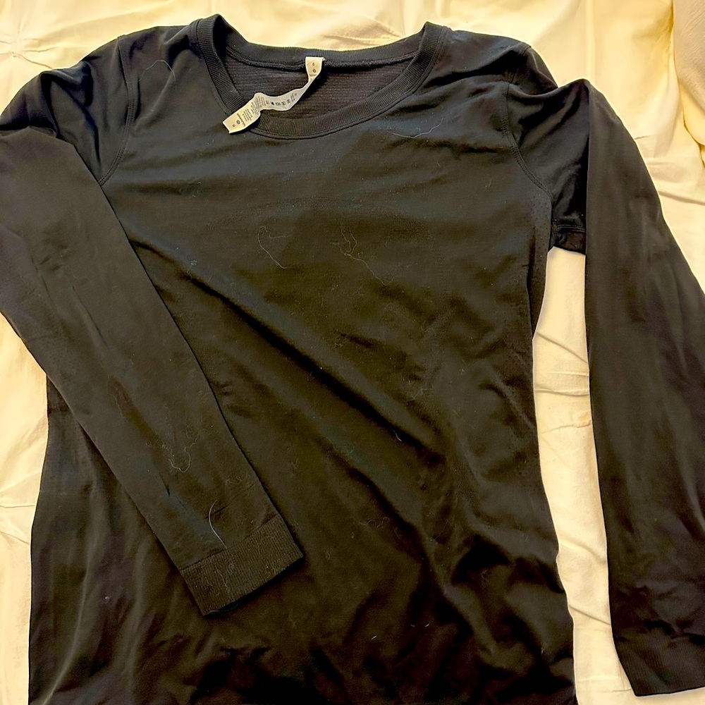 Lululemon Swiftly relaxed fit long sleeve shirt. Black. Sz 6.